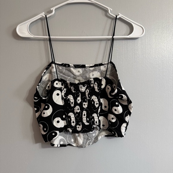 3/$32 Rue21 Size Medium Yin and Yang Crop Top - Picture 2 of 4